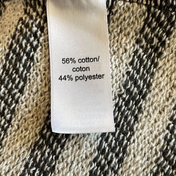 Maurices three snaps wrap, size 2 excellent condition - Picture 5 of 6